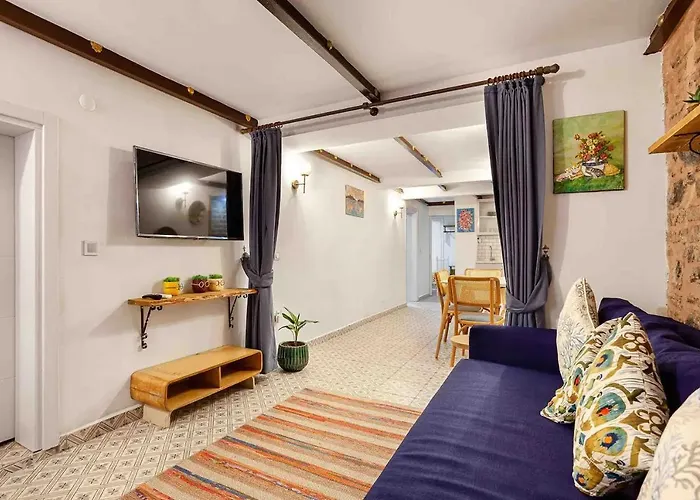 Lovely Apartment W Garden /4Mins To Taksim Square