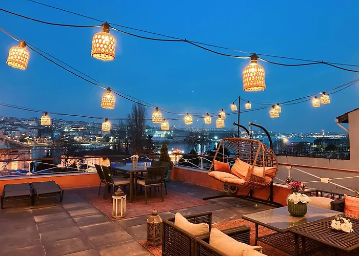 Waterfront Villa By The Tram - Private Terrace With Dome & Golden Horn View In Fatih