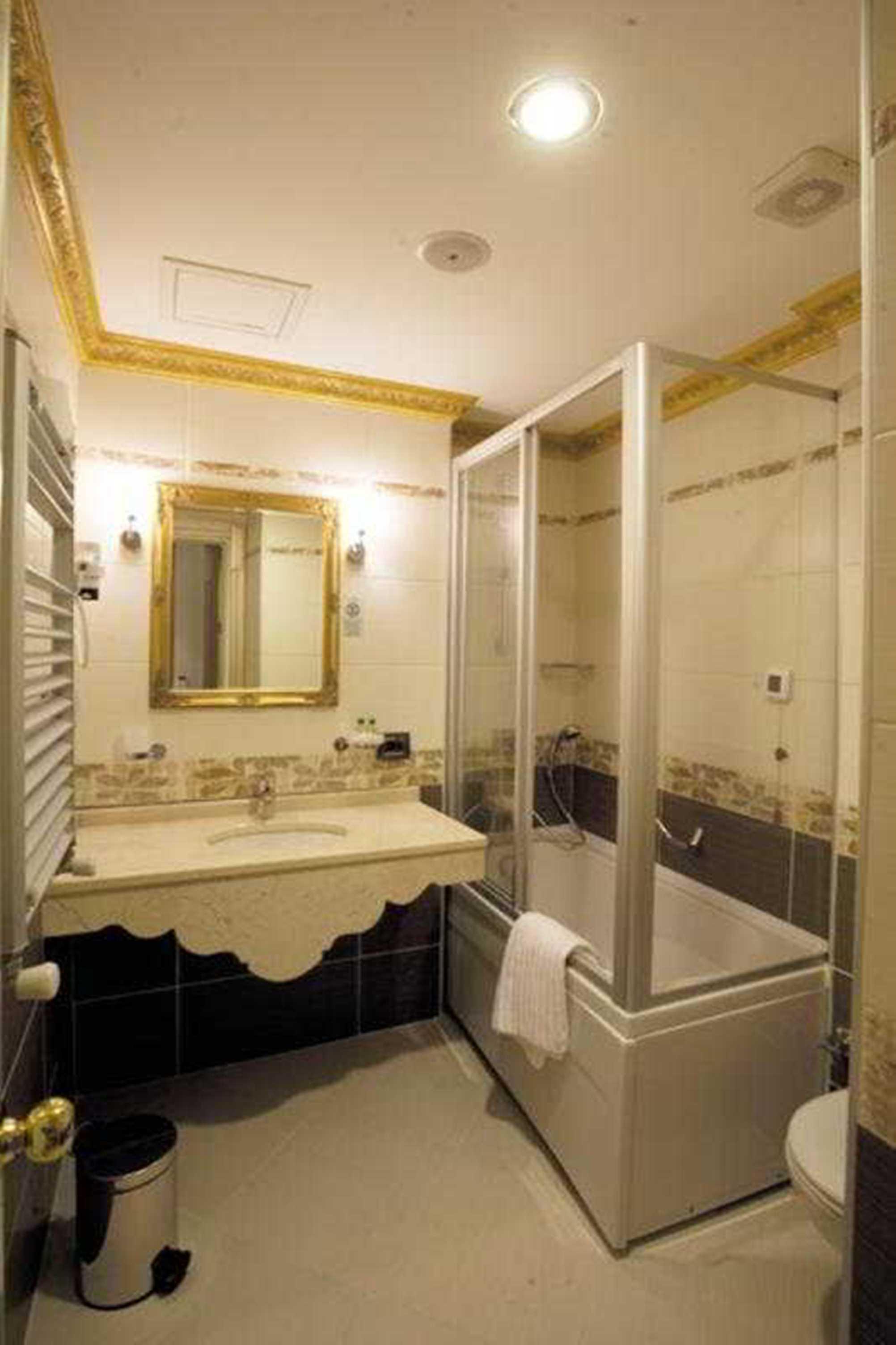 Maywood Hotel