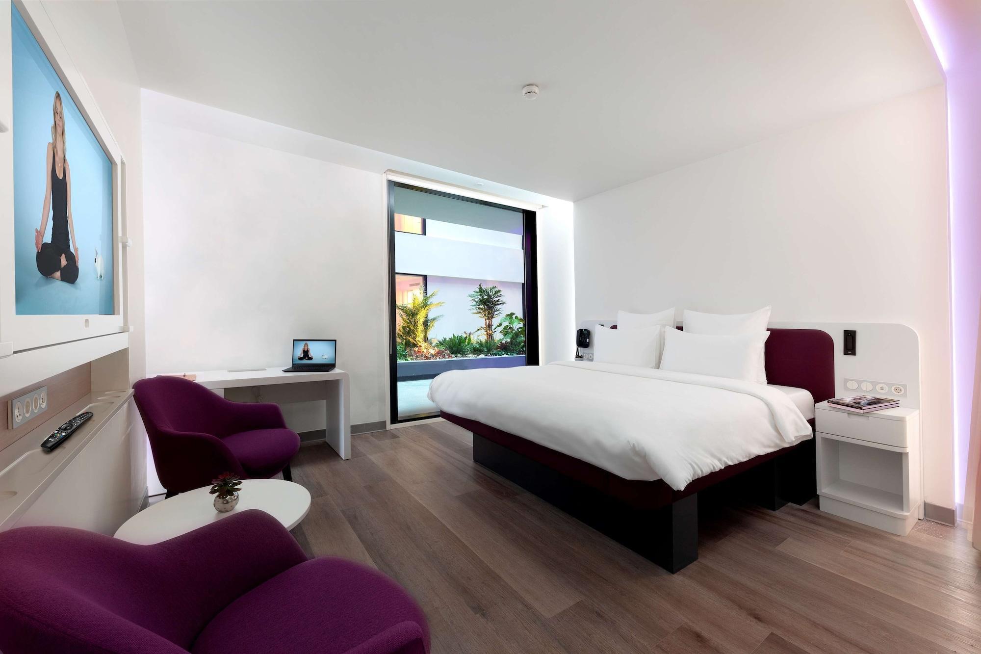 Yotel Airport, Entrance Hotel 2*
