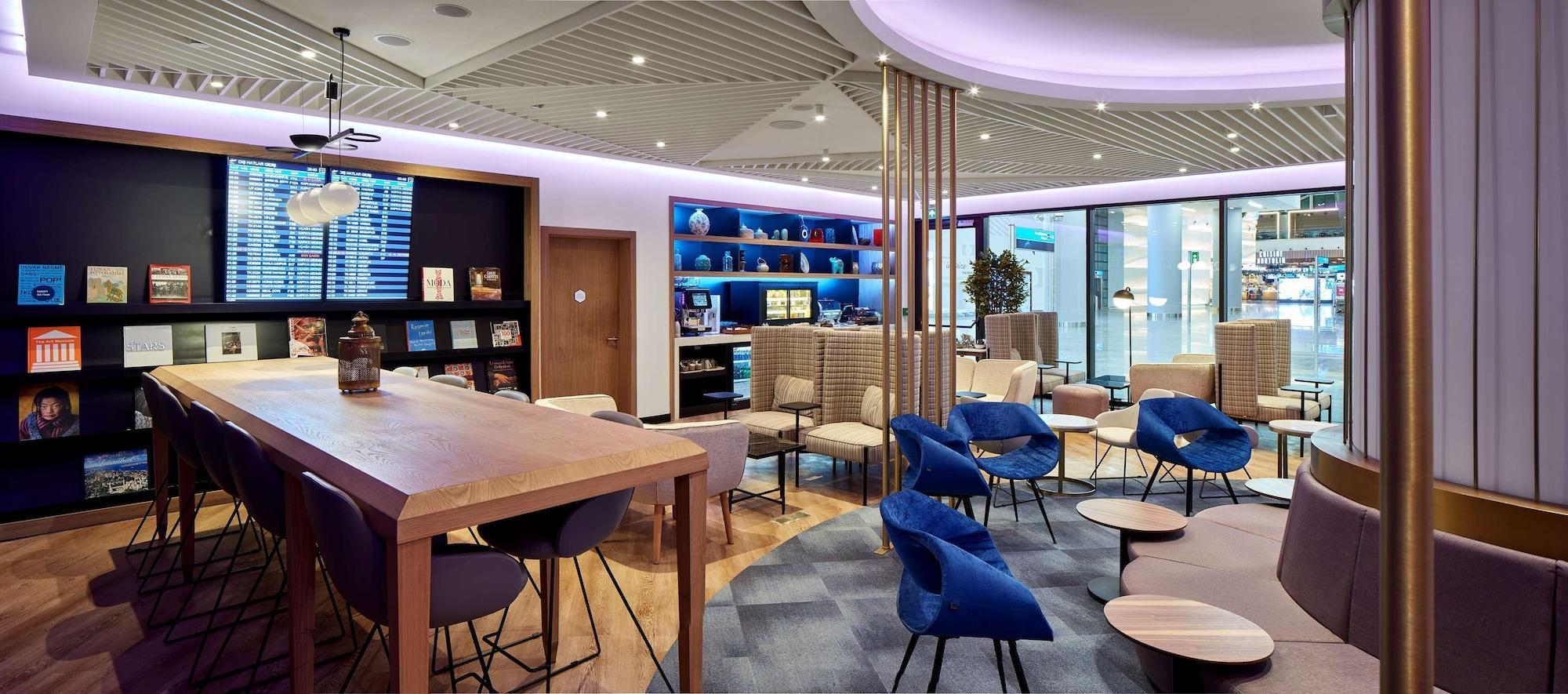 Yotel Airport, Entrance 2*