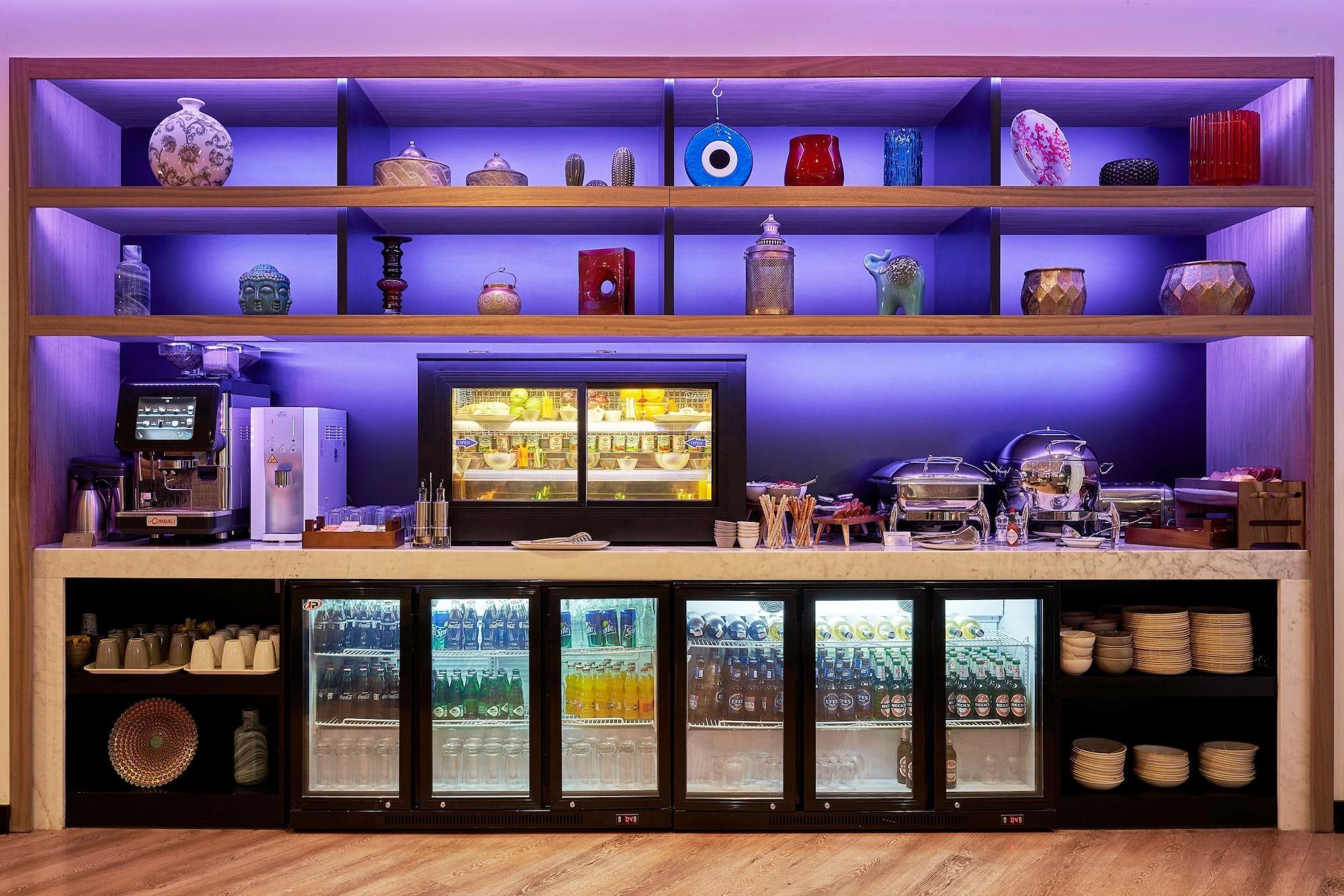Yotel Airport, Entrance 2*