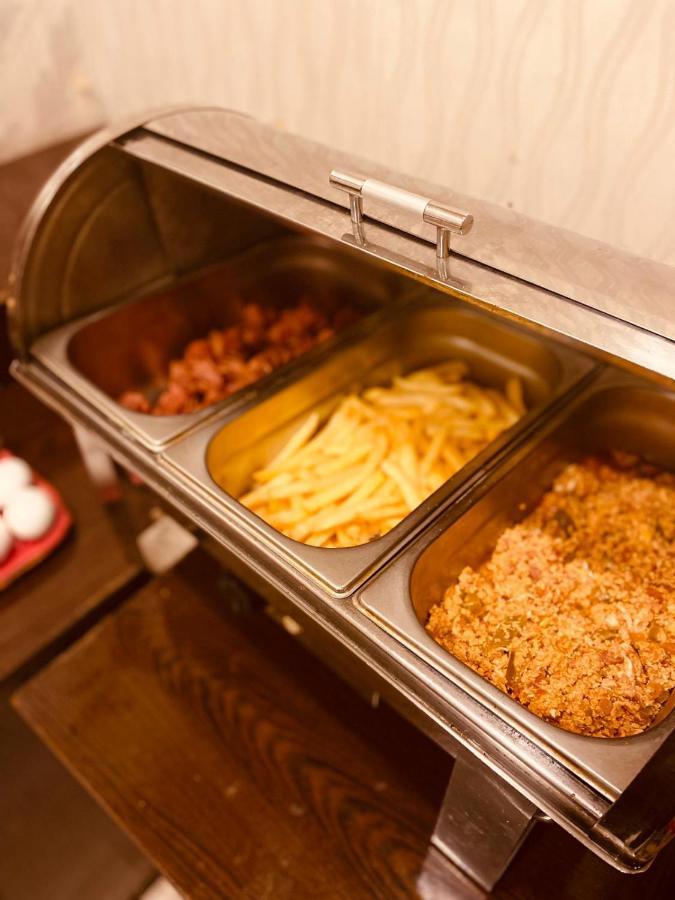 Adora Cafe & Restaurant Hotel 3*