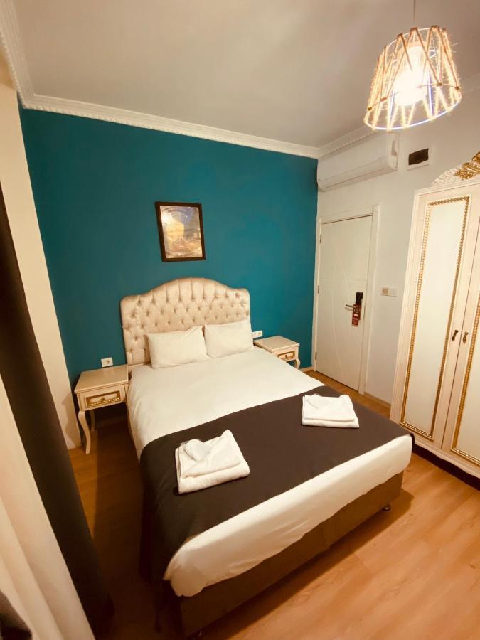 Hotel Adora Cafe & Restaurant 3*