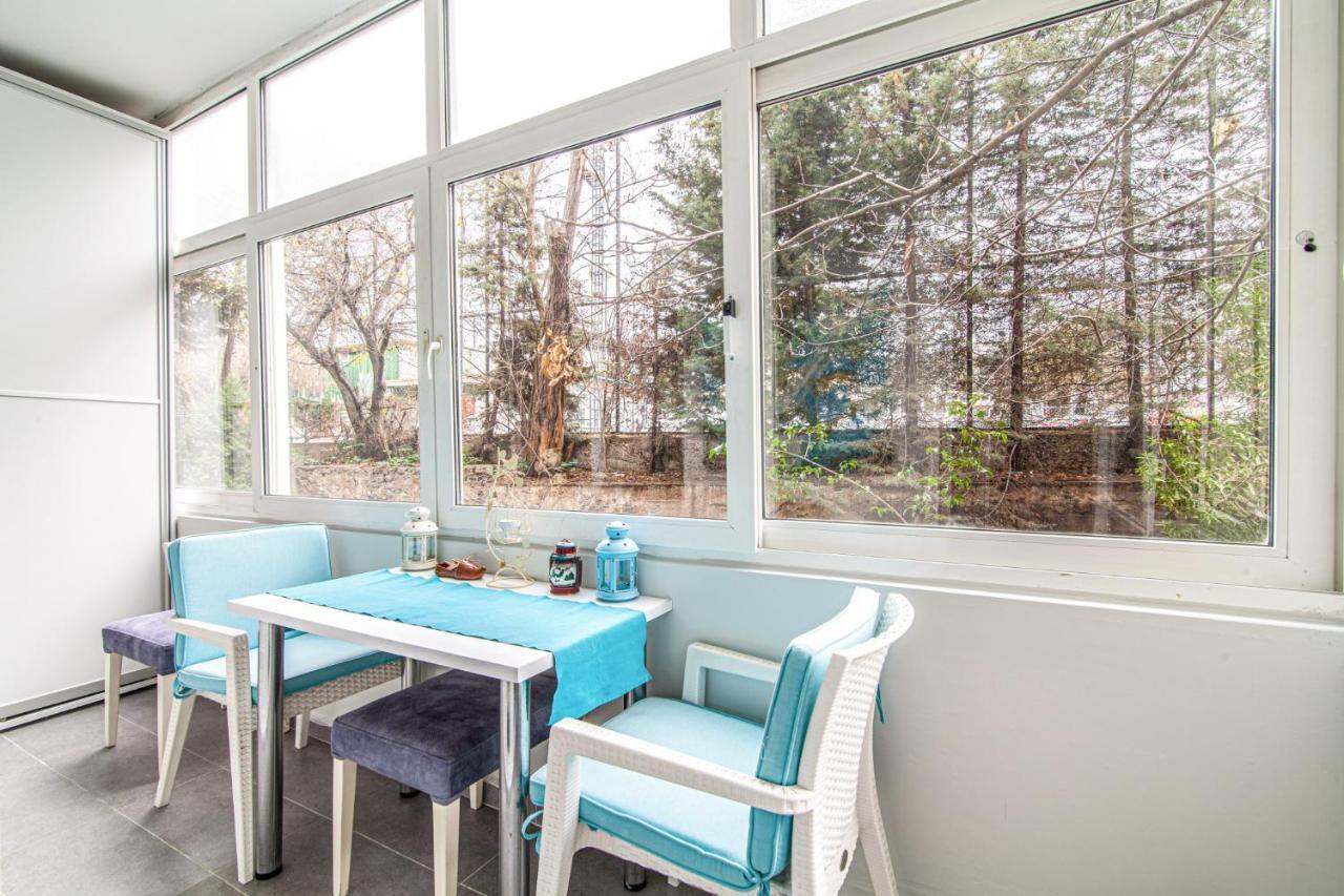 Cozy Flat Near Various Popular Attractions In Moda Apartment *