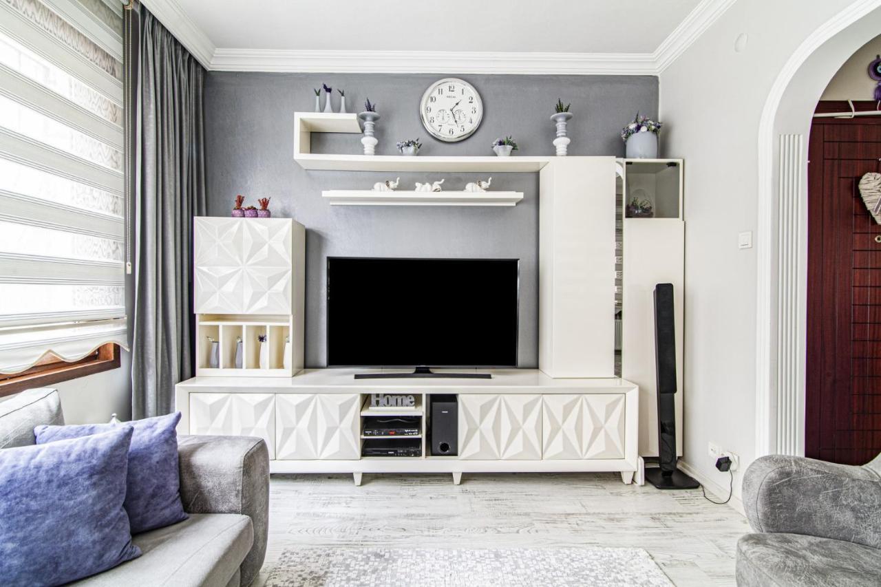 Cozy Flat Near Various Popular Attractions In Moda Apartment Istanbul