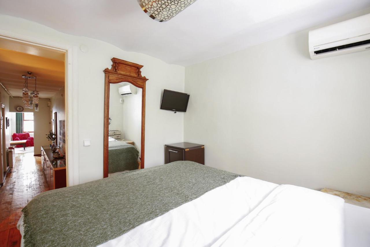 Superb Flat With Backyard In Cihangir Beyoglu *