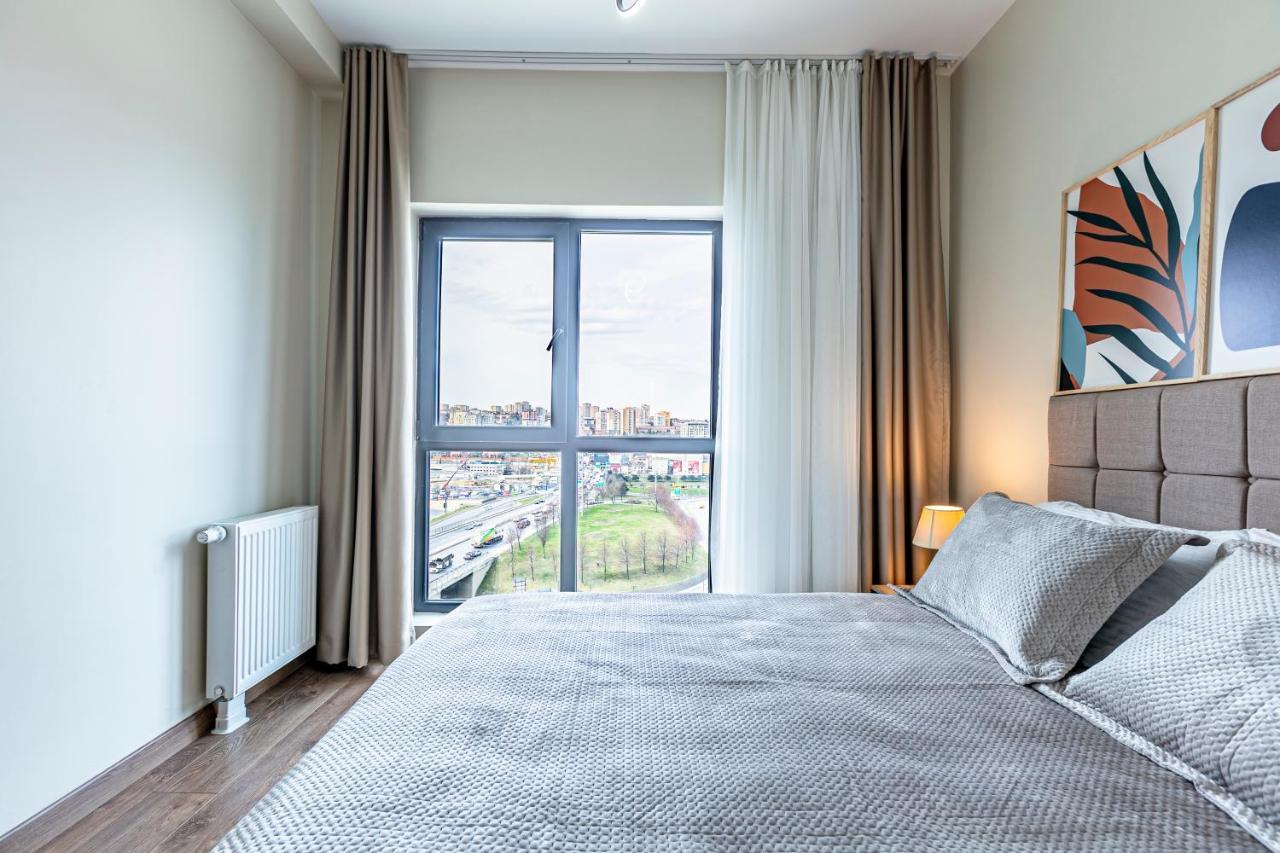 212 Outlet Karsisinda Lux N7 * Istanbul