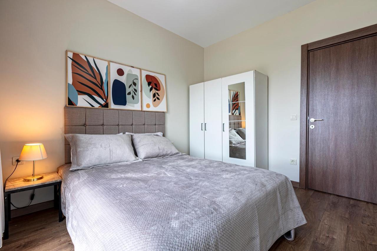 212 Outlet Karsisinda Lux N7 Istanbul