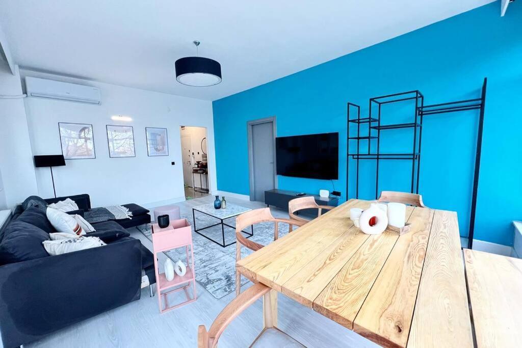 Wonder Homes- Stylish 4br Flat, Terrace, Sea View, Kabatas Istanbul