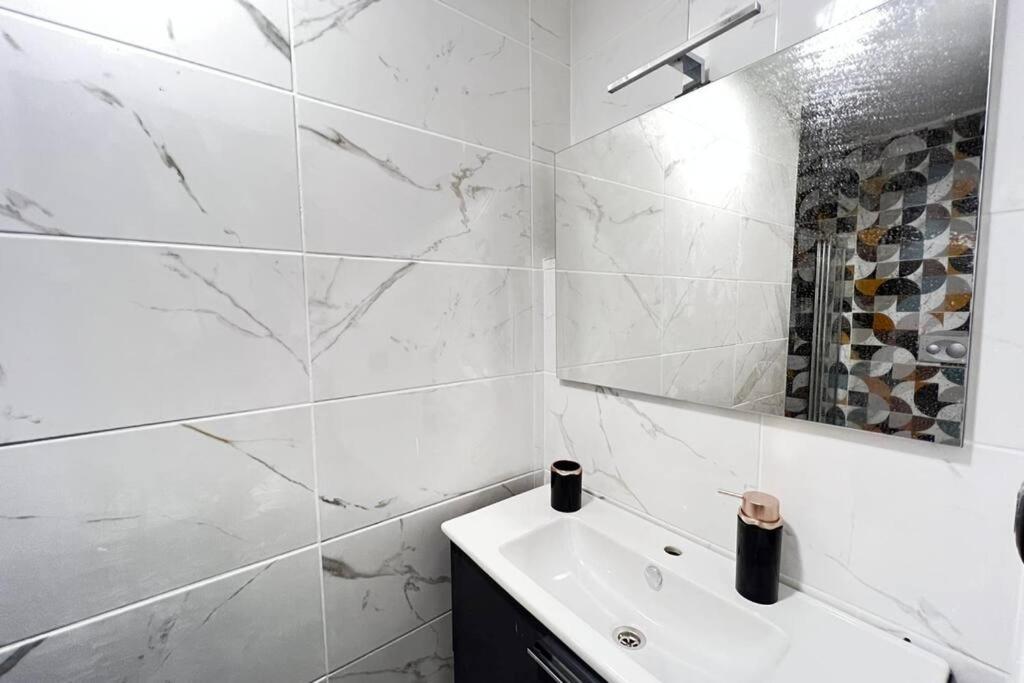Wonder Homes- Stylish 4br Flat, Terrace, Sea View, Kabatas *
