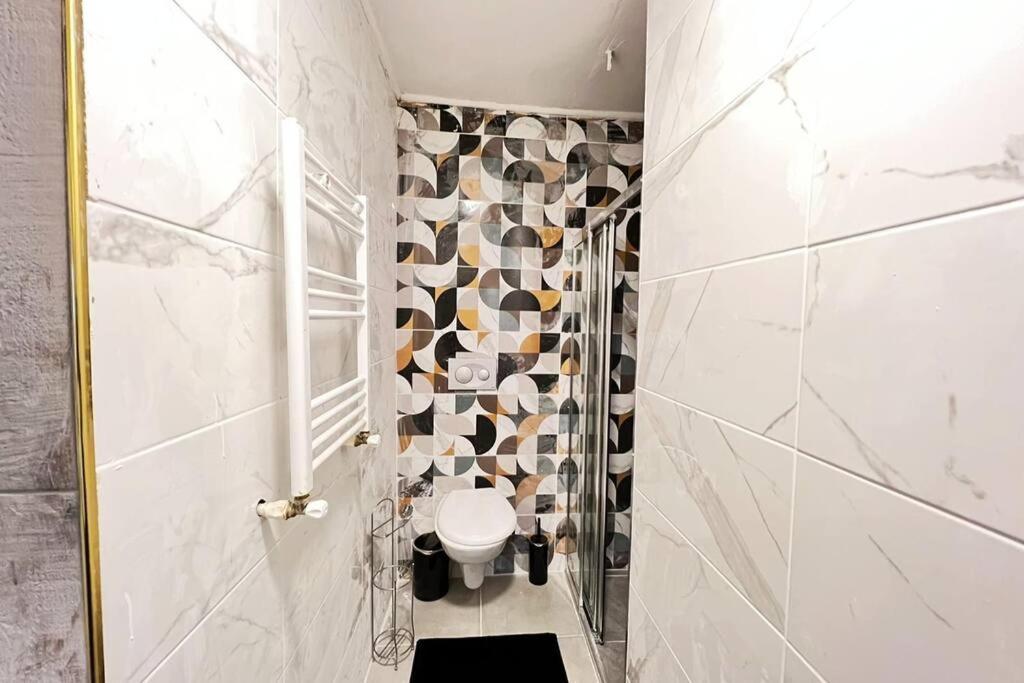 Wonder Homes- Stylish 4br Flat, Terrace, Sea View, Kabatas * Istanbul