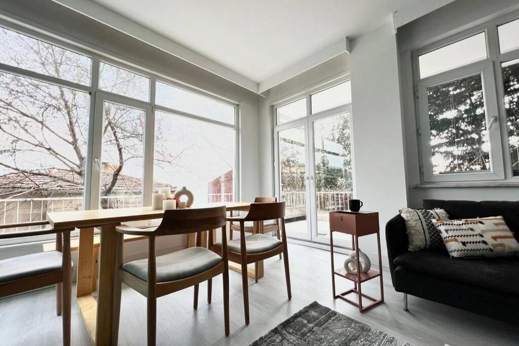 Wonder Homes- Stylish 4br Flat, Terrace, Sea View, Kabatas * Istanbul