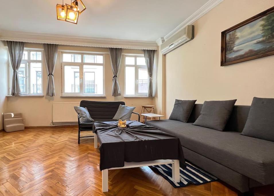 Apartment Spacious 2br Near Taksim Istanbul
