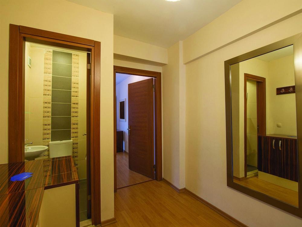 Blueway Aparthotel 3*