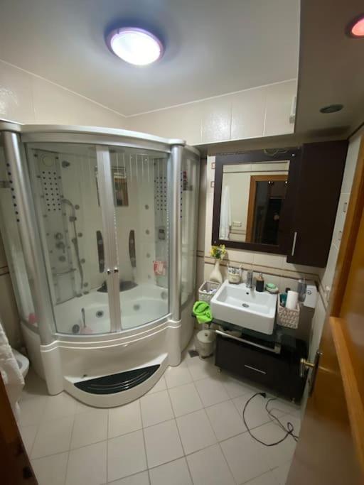 Bogaz'inda, Bahceli, 5 Katli Villa-500m2 *