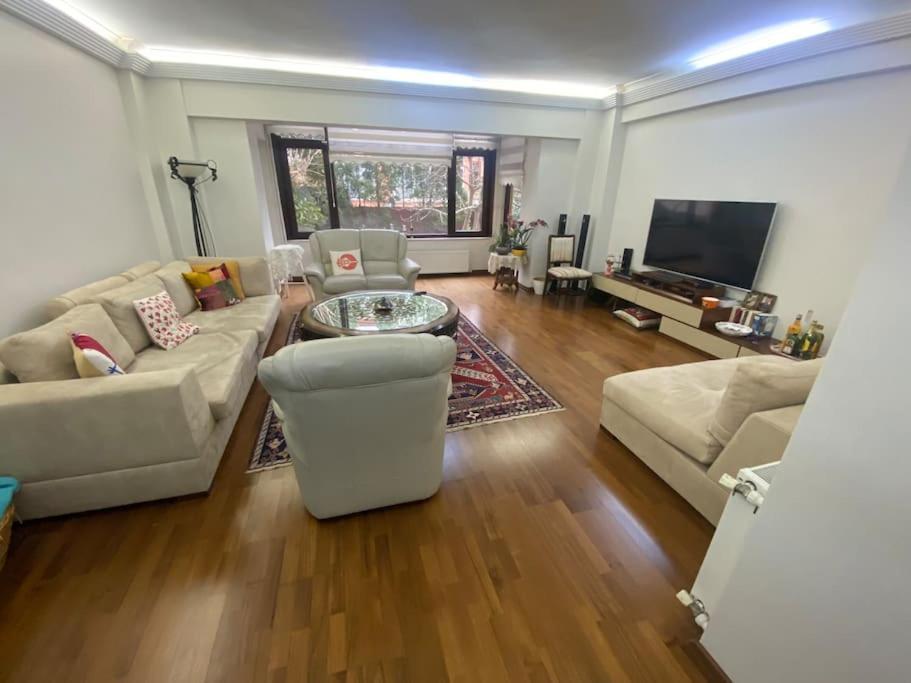Bogaz'inda, Bahceli, 5 Katli Villa-500m2 Holiday home Istanbul
