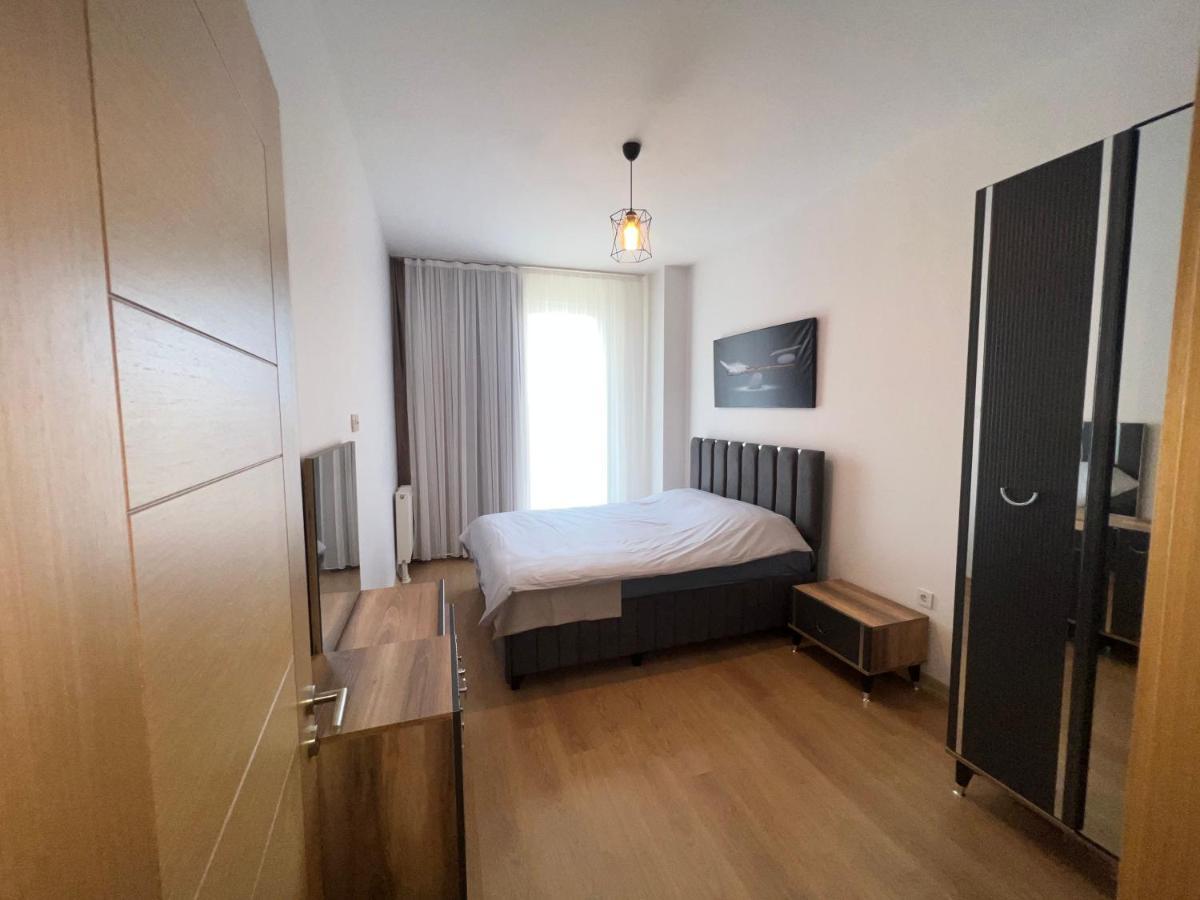 Location Free Wifi Ac Parking Garage Apartment