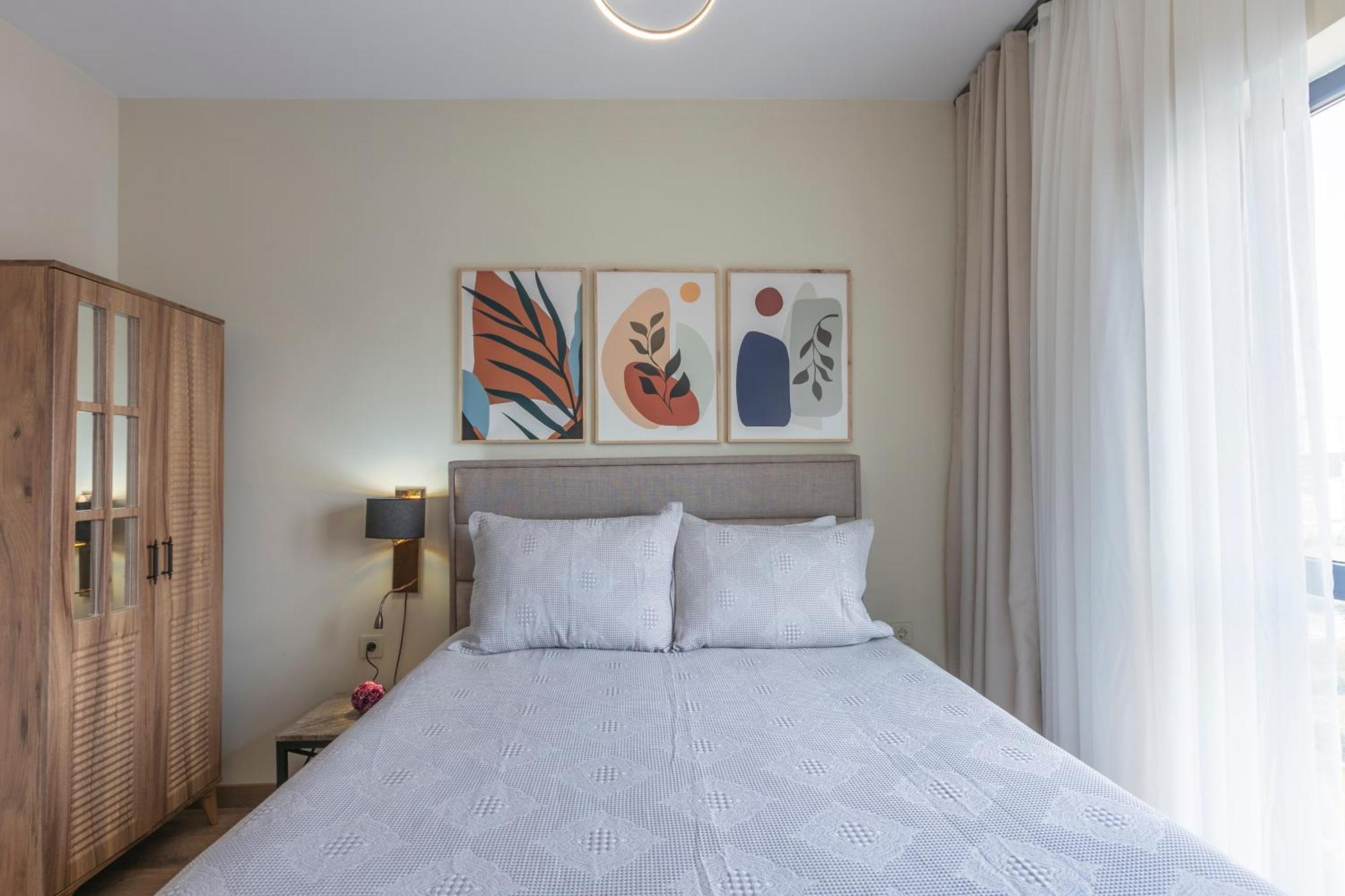 212 Outlet Karsisinda Lux N7 * Istanbul