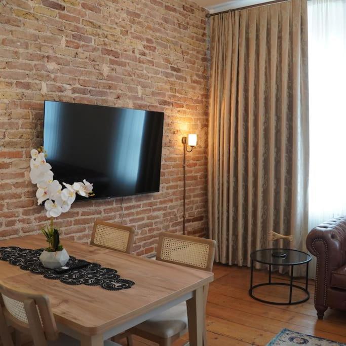 Galata Kulesi Yakininda Genis 3+1 Tarihi Apartment