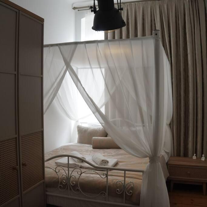 Galata Kulesi Yakininda Genis 3+1 Tarihi Apartment Istanbul