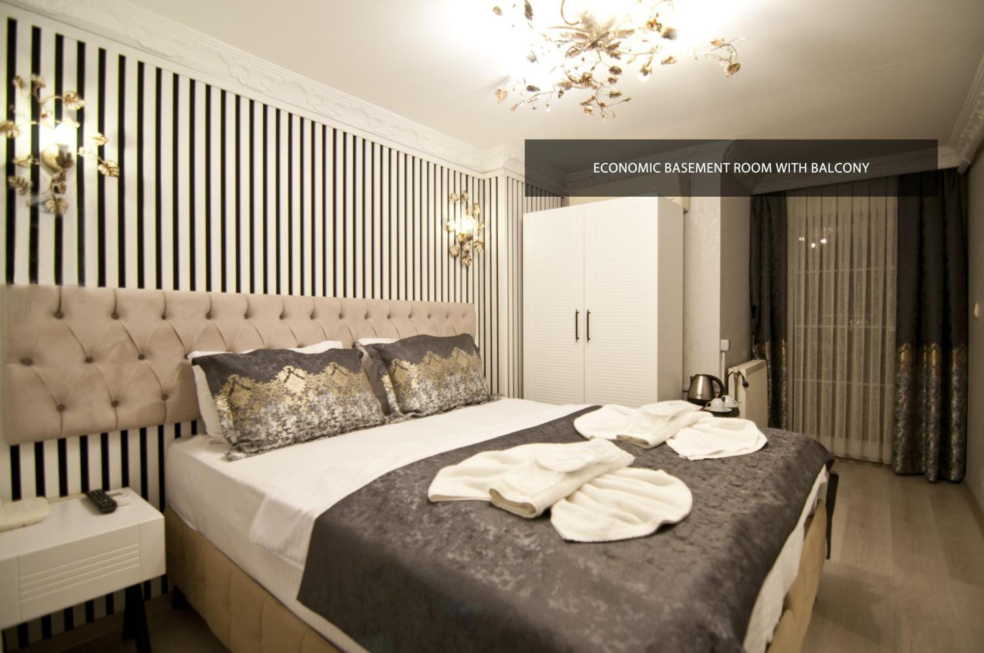 Broken Column Hotel 4*