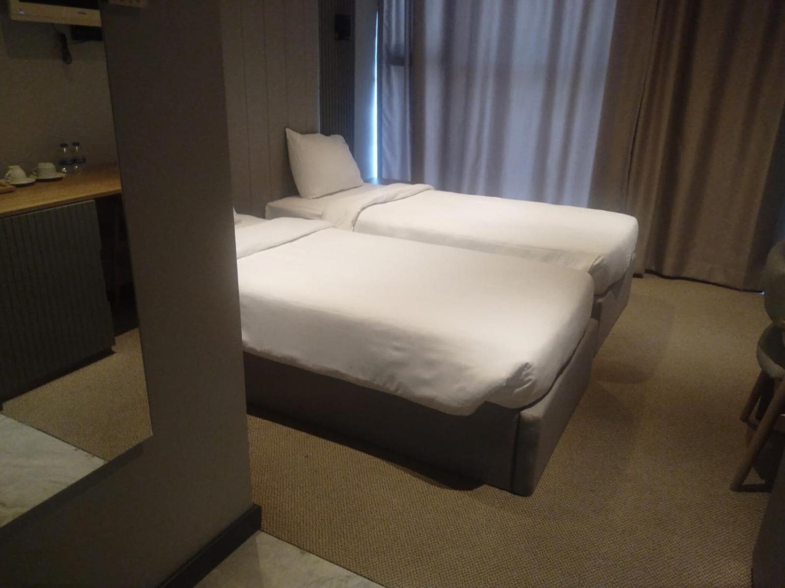 Sherlock Homes Hotel 4*