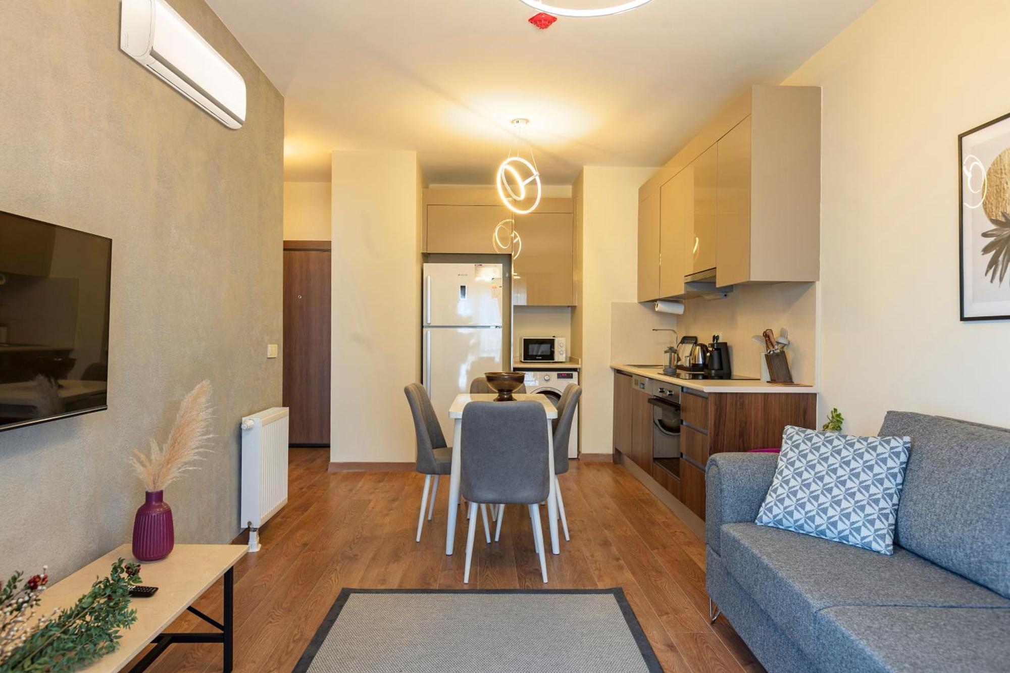 212 Outlet Karsisinda Lux N7 * Istanbul