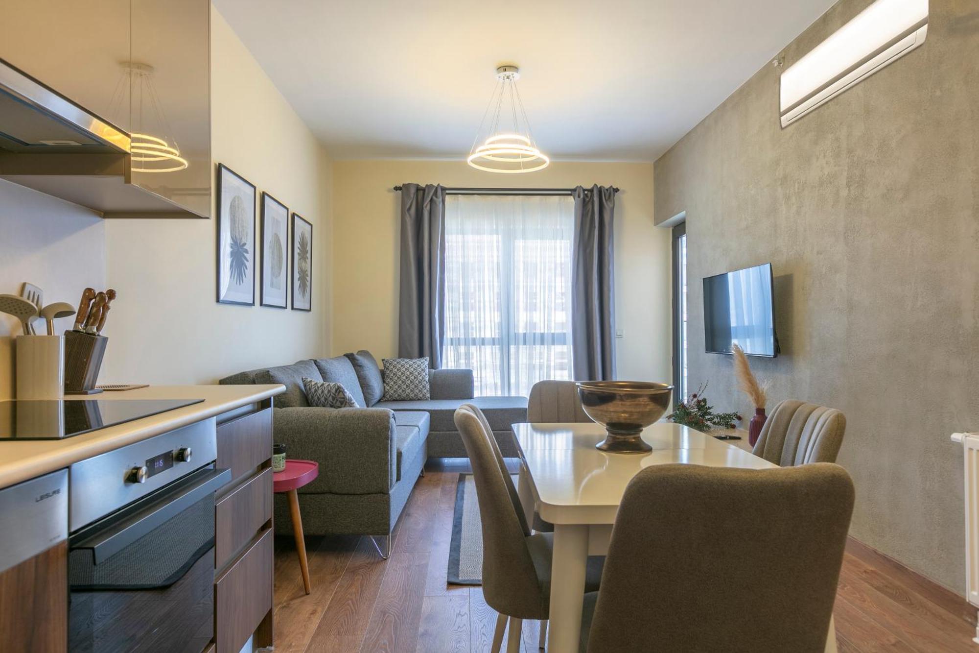 212 Outlet Karsisinda Lux N7 * Istanbul