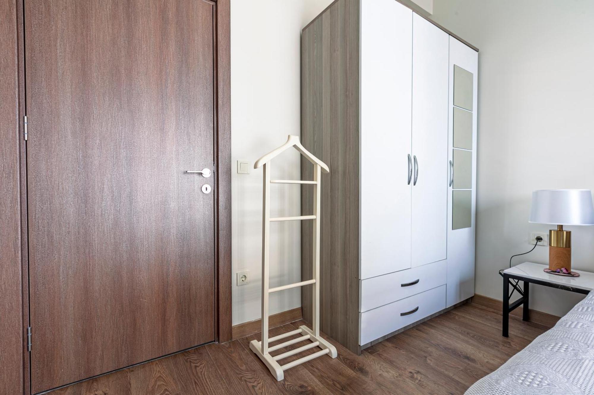 212 Outlet Karsisinda Lux N7 Istanbul