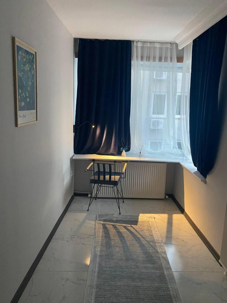 In A Digital Nomad House 107 *