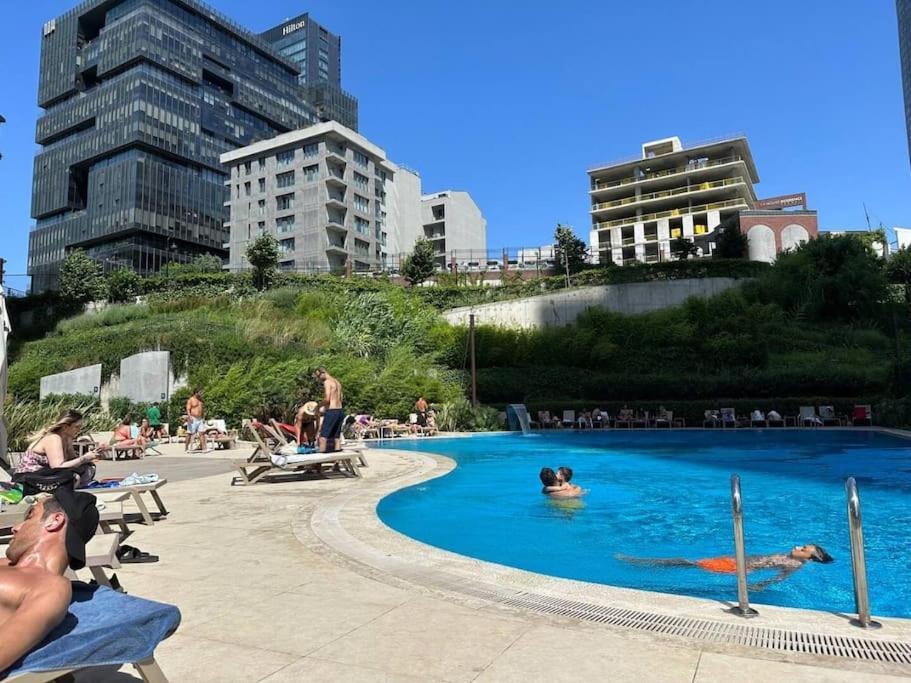 Modern Luxury At Sinpas Queen Apartment