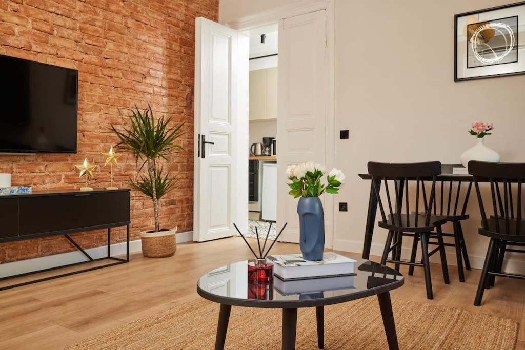 Spacious 3br 2bath Ac In Center - Santur D9 Apartment