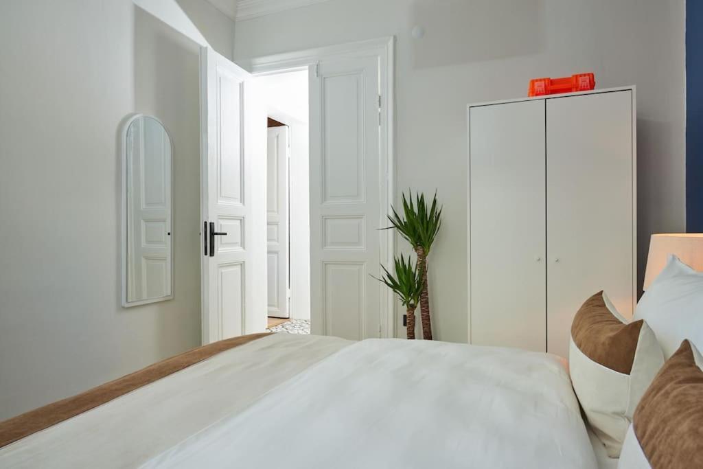 Apartment Spacious 3br 2bath Ac In Center - Santur D9 *