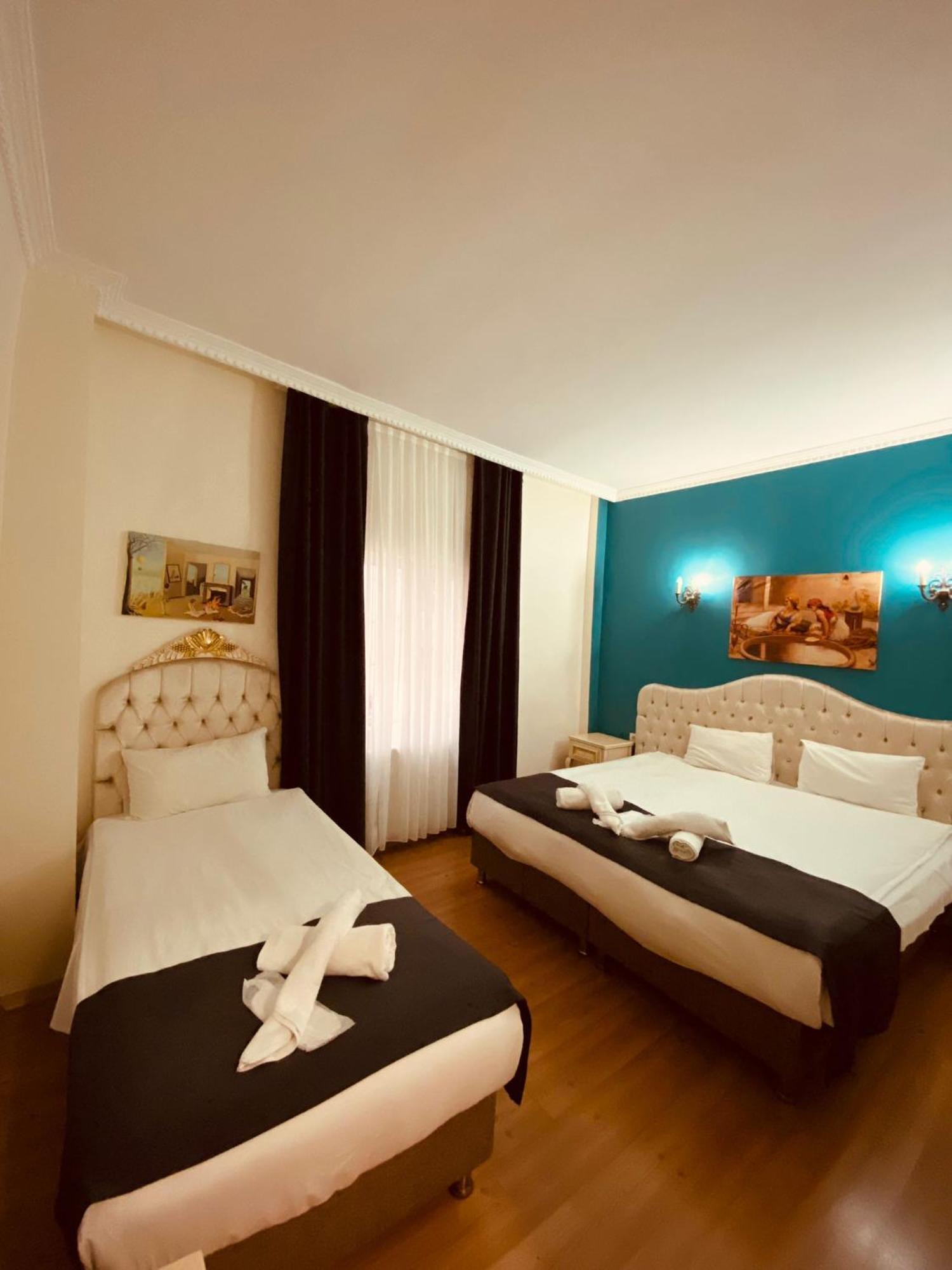 Adora Cafe & Restaurant Hotel 3*