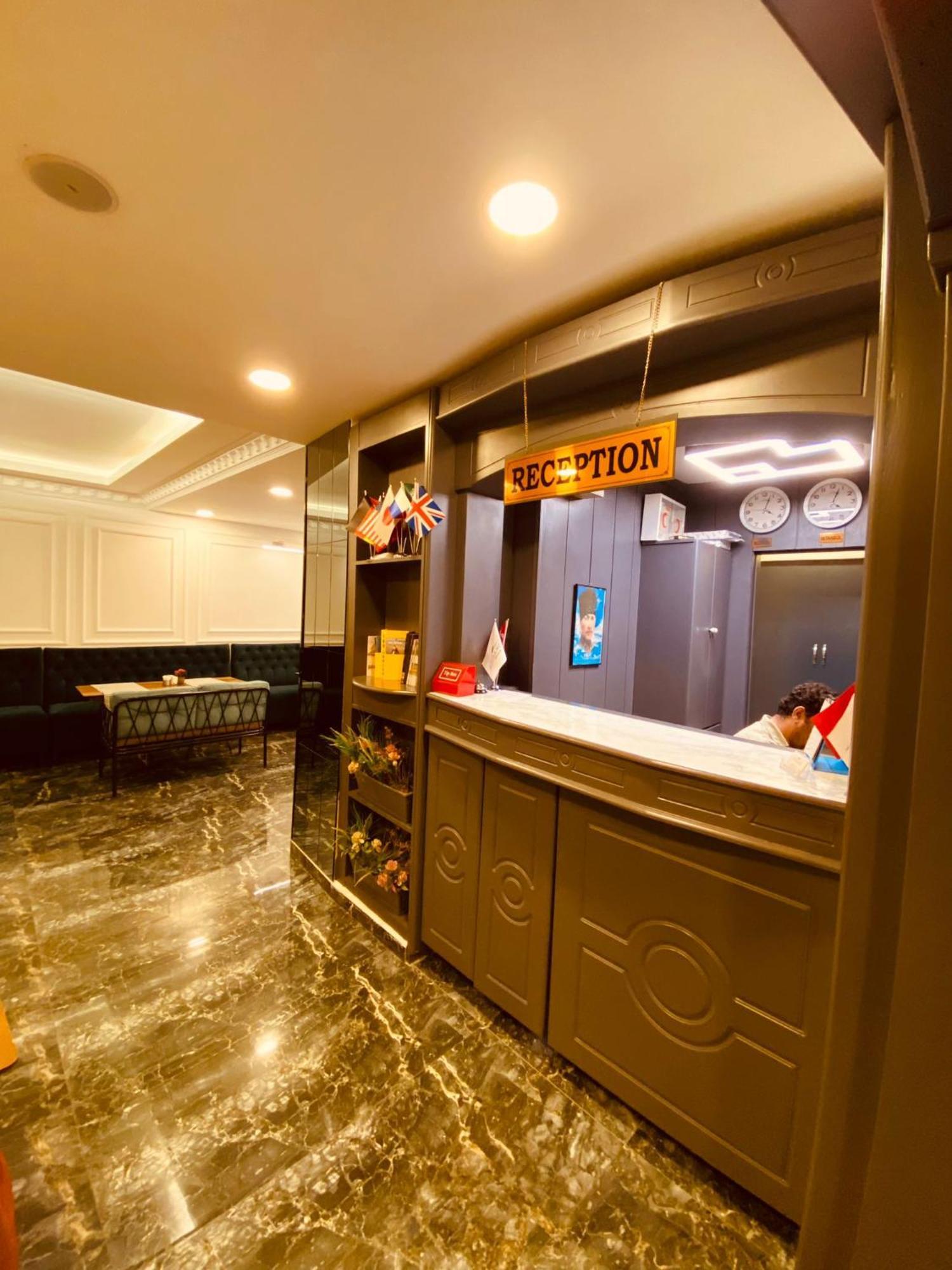 Hotel Adora Cafe & Restaurant 3*