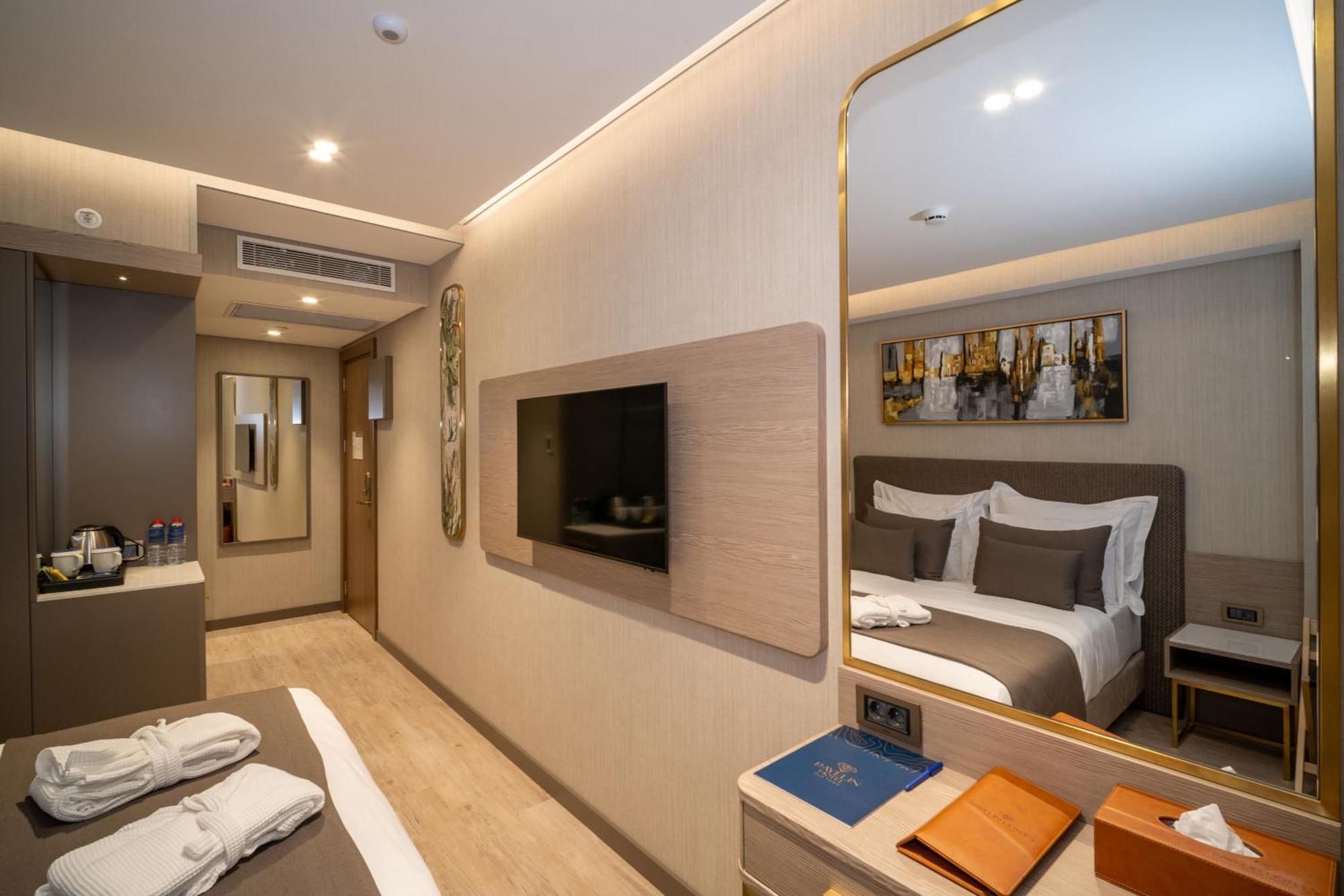 Hotel Rayelin Old Town 4*
