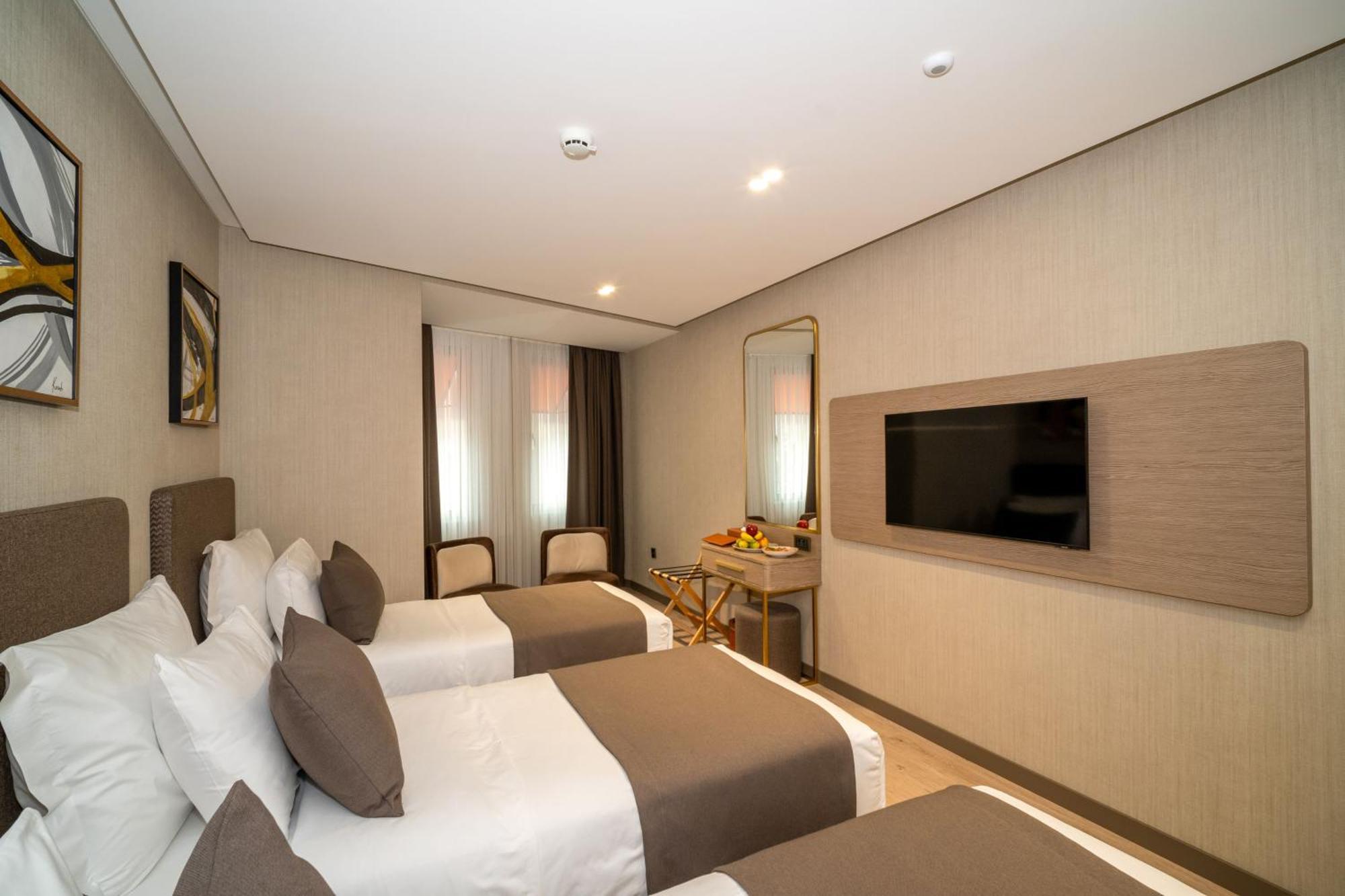 Rayelin Old Town Hotel