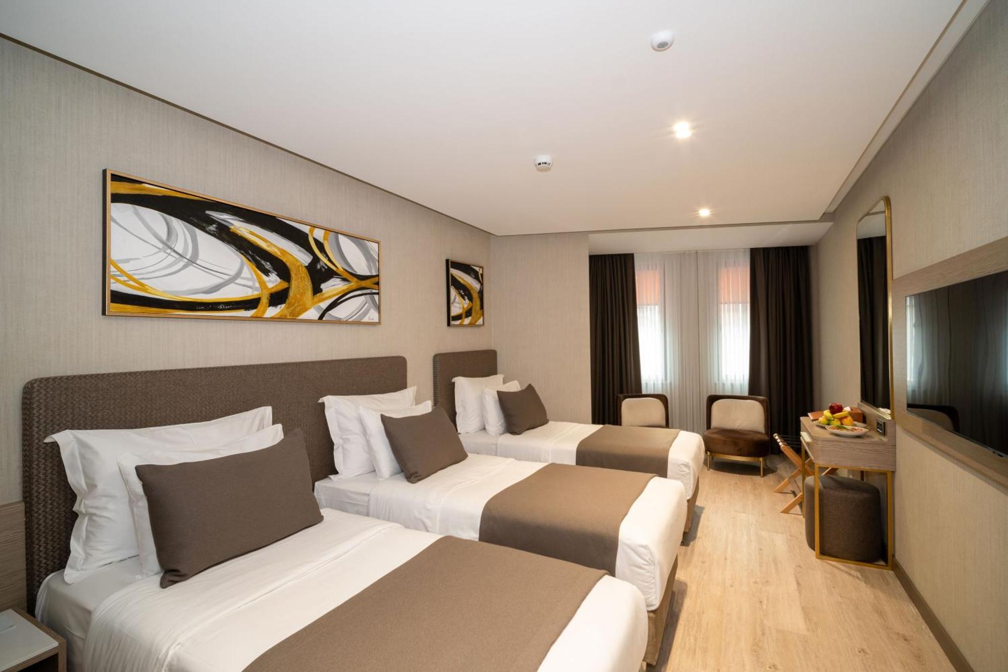 Rayelin Old Town Hotel 4*