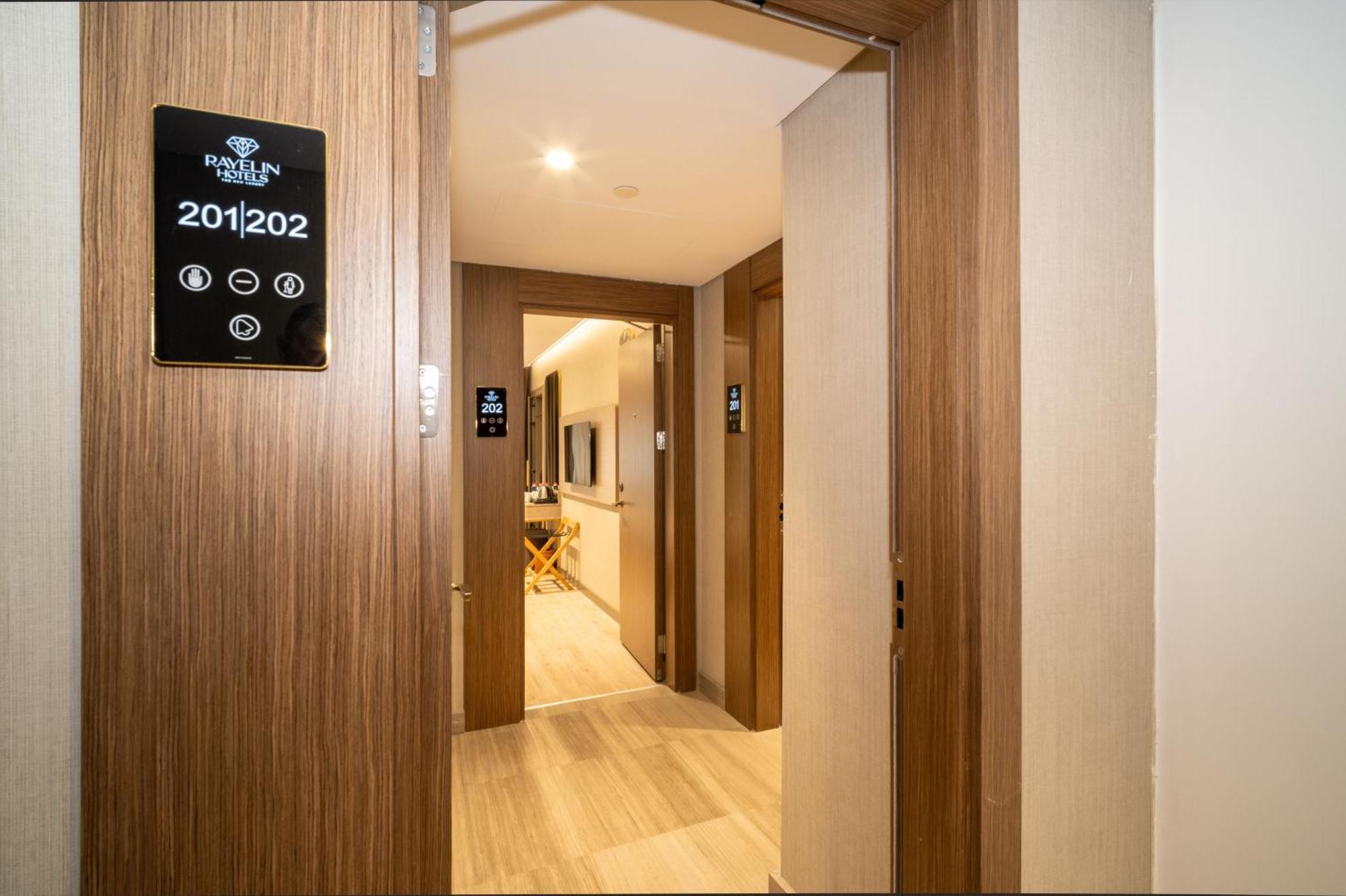 Hotel Rayelin Old Town 4*