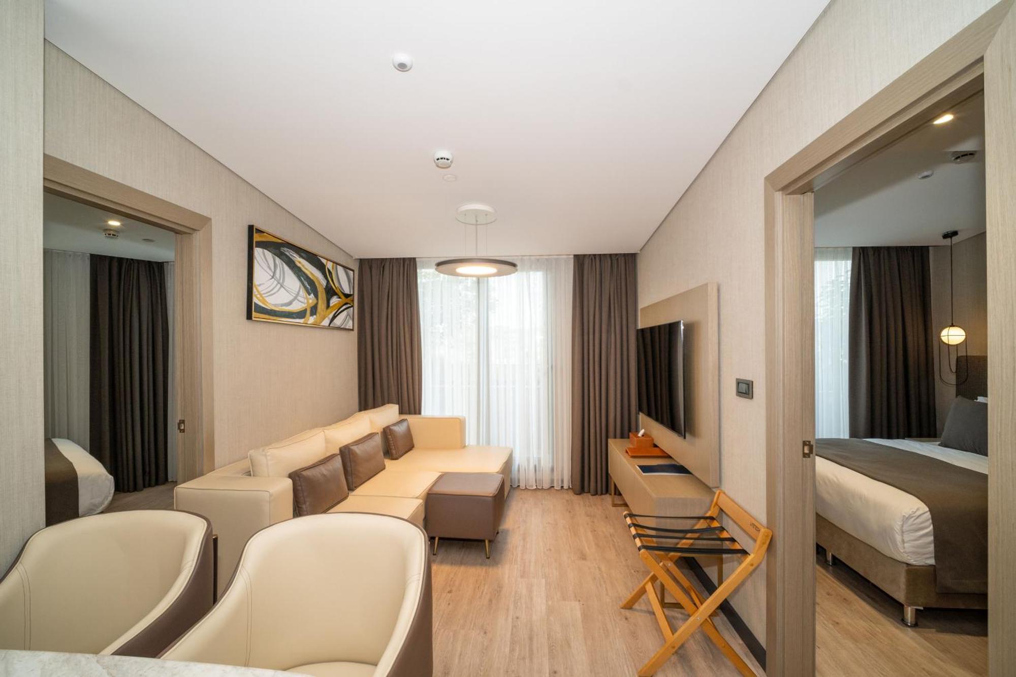 Hotel Rayelin Old Town 4*