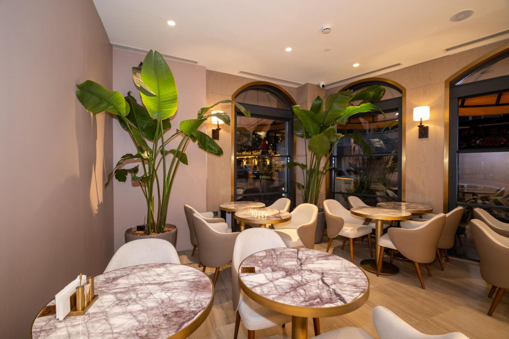 Hotel Rayelin Old Town 4*