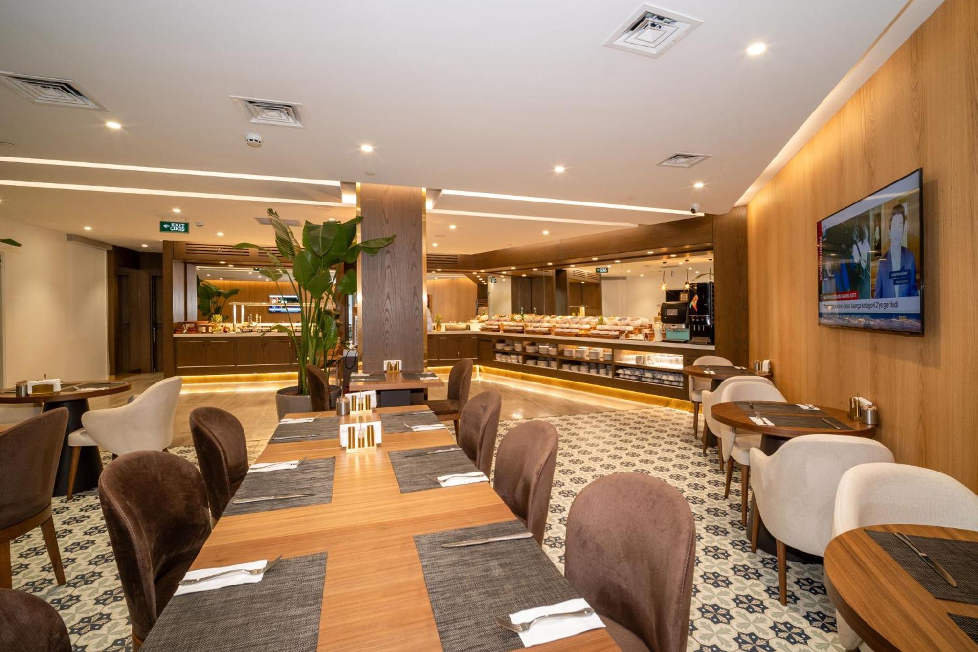 Rayelin Old Town Hotel