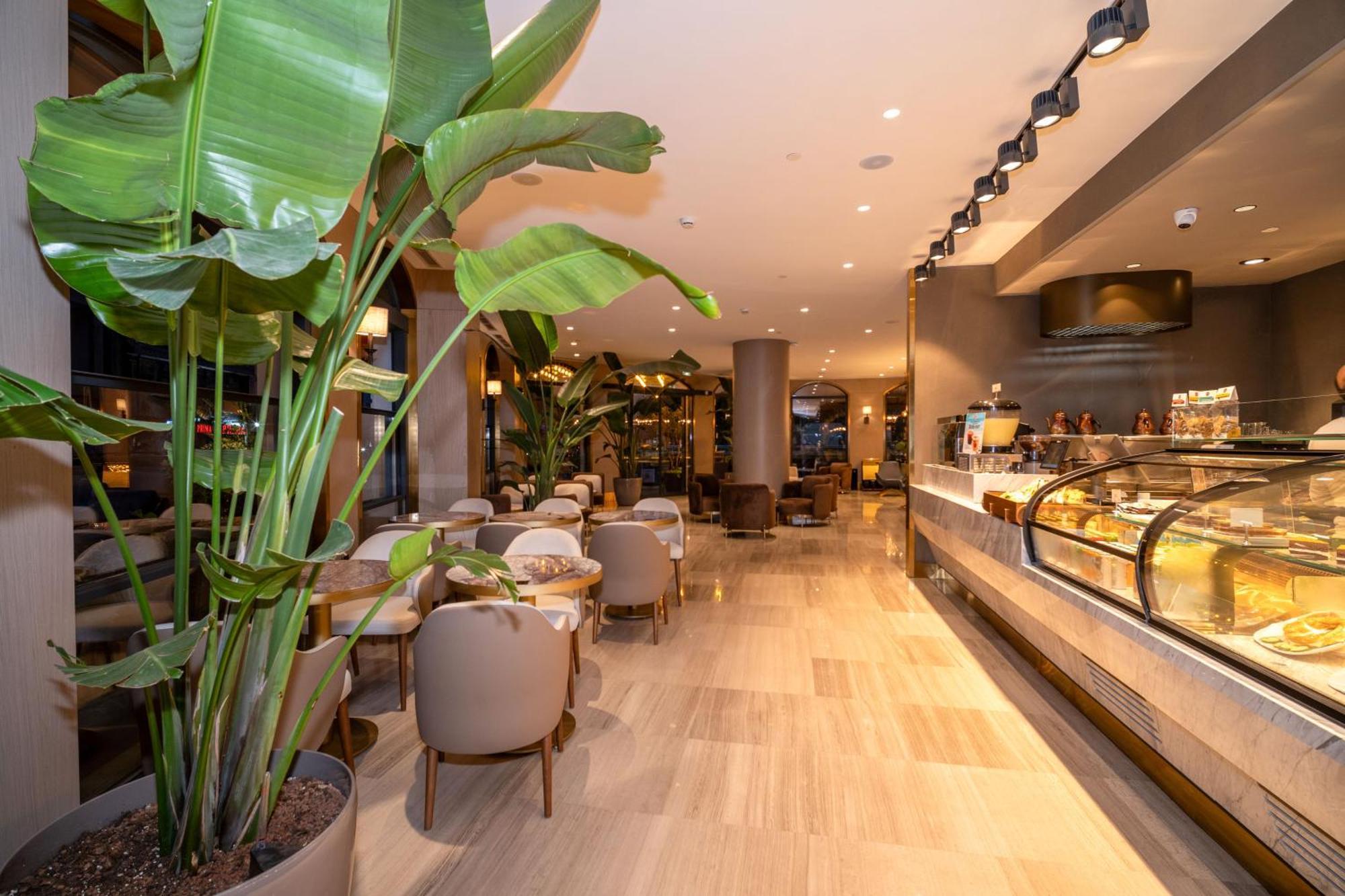 Hotel Rayelin Old Town 4*