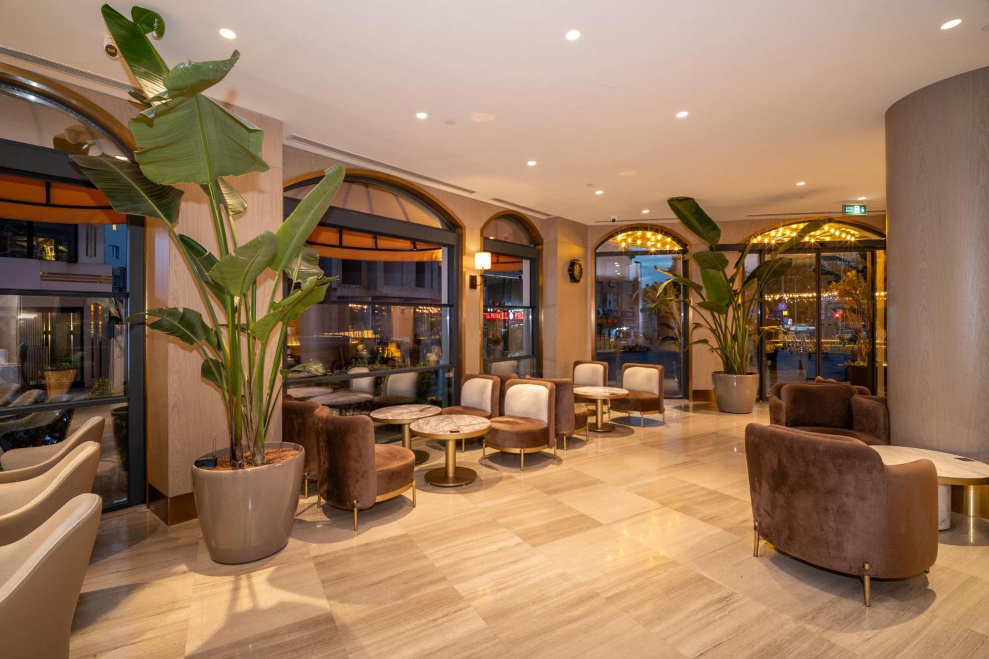 Rayelin Old Town Hotel 4*