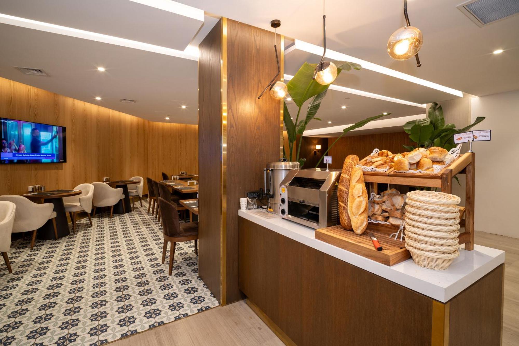 Rayelin Old Town 4*