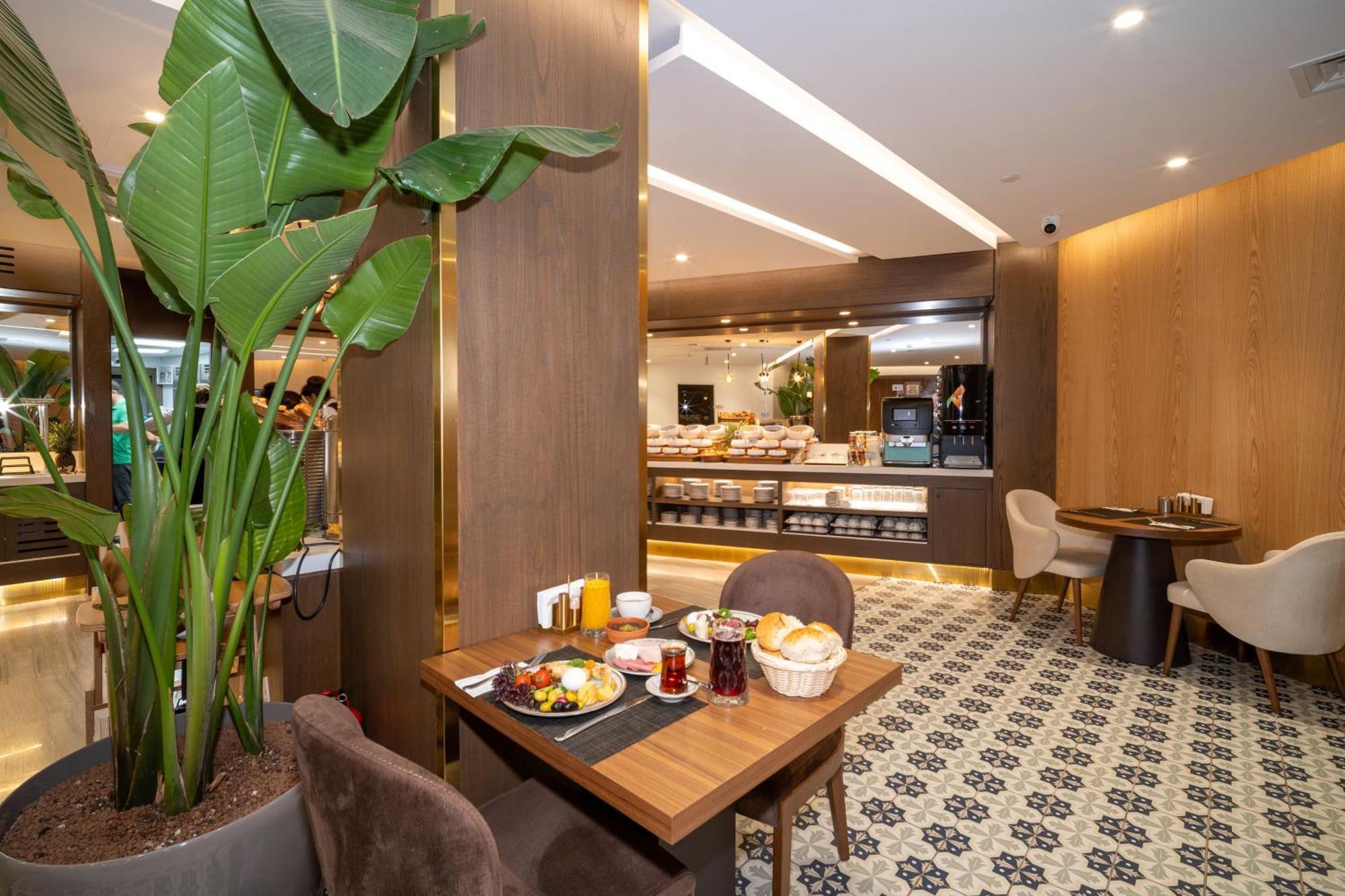 Rayelin Old Town Hotel