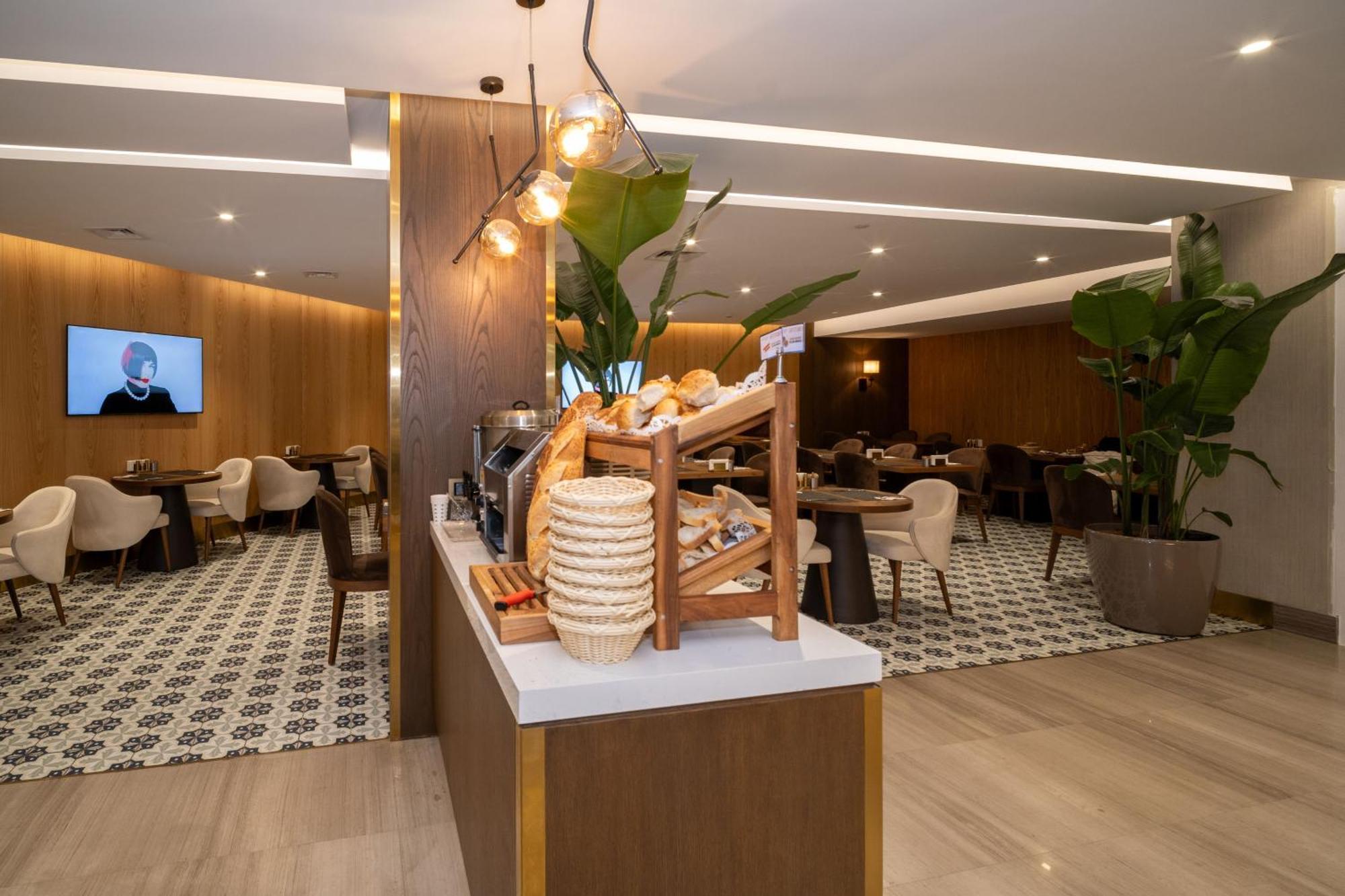 Hotel Rayelin Old Town 4*