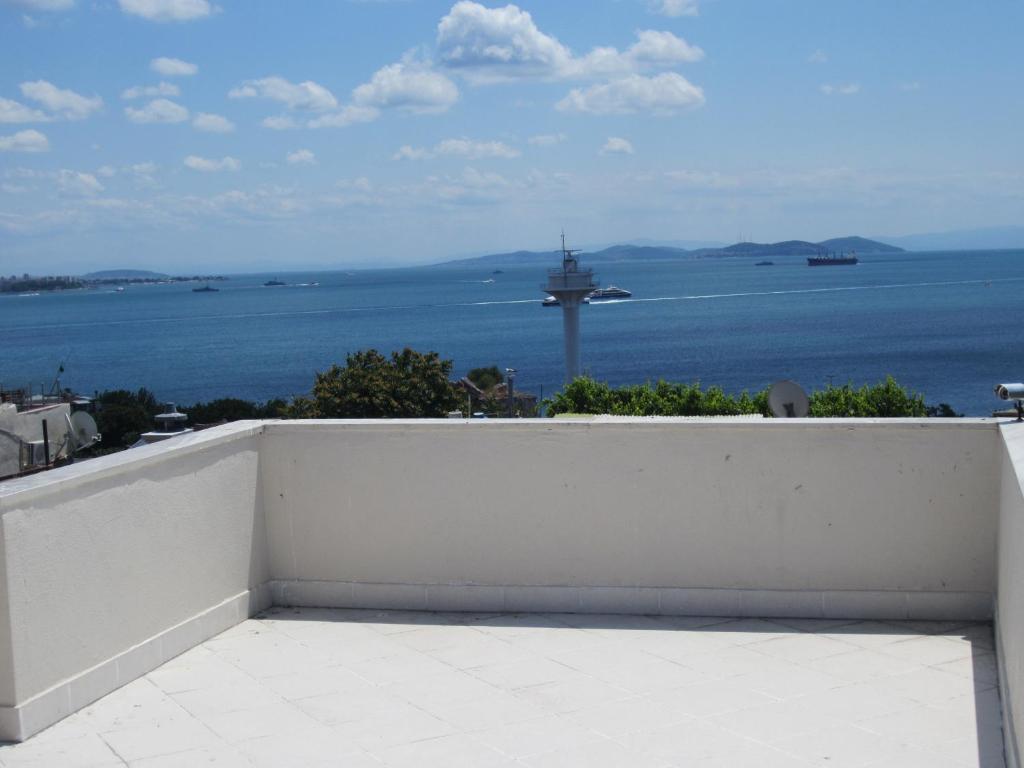 Flamingo Apart 3*