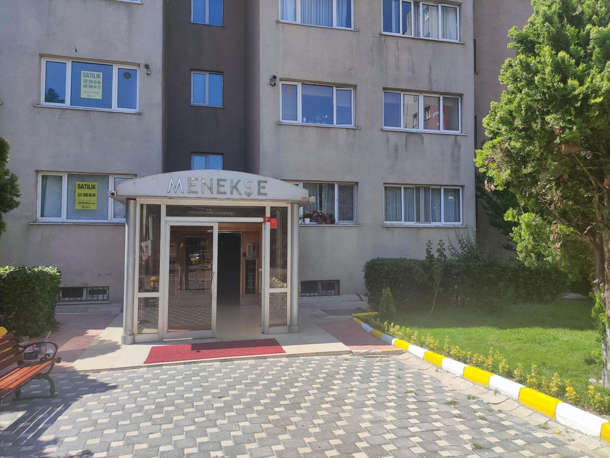 Apartment Beylikduezue Boelgesinde Ferah Bir Site Ici Konut